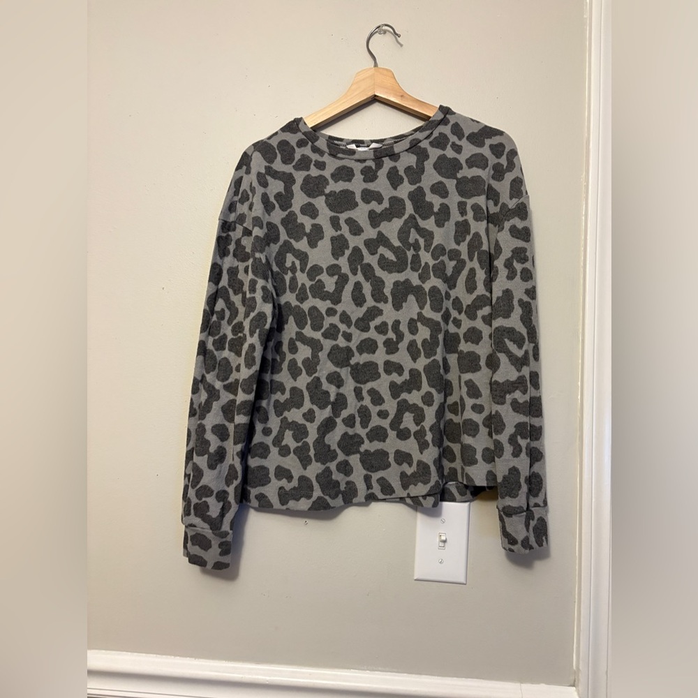 Time and Tru Gray Animal Print Long Sleeve Top